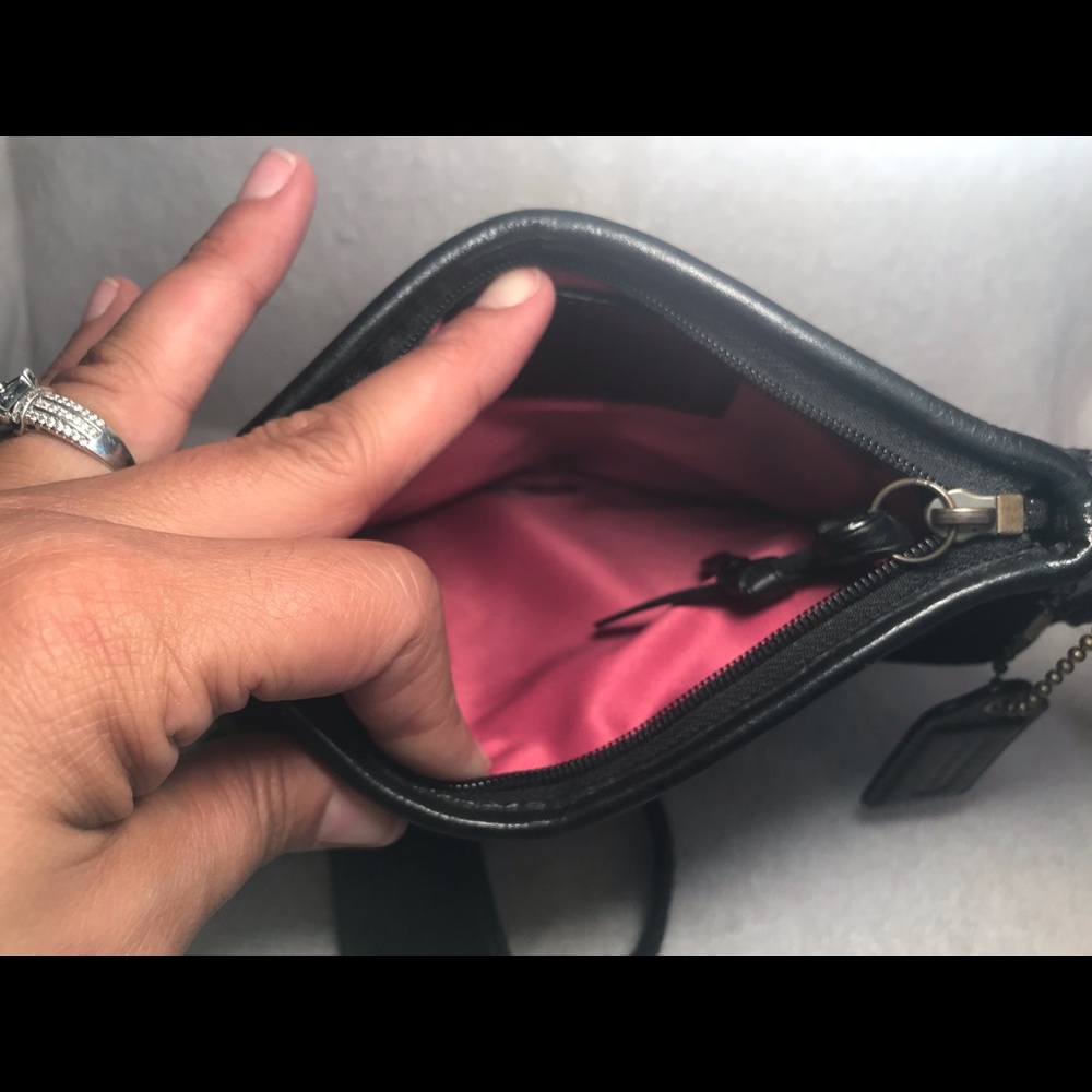 AUTH Beautiful like new Coach leather crossbody - Picture 3 of 6
